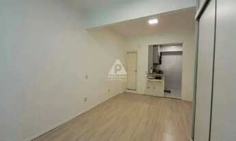 Imagem 7: Oportunidade: Conjugado Claro e Arejado no Coração de Copacabana