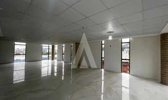 Imagem 5: Imóvel comercial, sala ampla, localizado no bairro América em Joinville, com área de 231,9