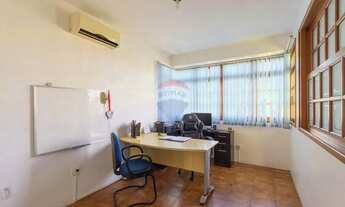 Imagem 7: Casa Ampla, Iluminada e com Terreno Espaçoso!