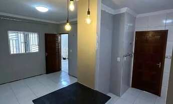 Imagem 2: Casa com 2 quartos, sendo 2 suítes, 2 vagas de garagem, à venda, 120 m² por R$ 320.000 - C