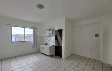 Imagem 4: Apartamento no estilo studio com cozinha com pia, sala de estar e 1 banheiro social