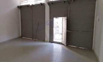 Imagem 3: Lojão em frenta à estação de trem