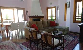 Imagem 3: Casa Espaçosa no Condomínio Arujá 5 com 4 suítes, com edícula independente