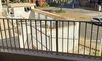 Imagem 2: Localizado na quadra da Praia