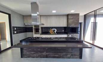 Imagem 3: Casa com 3 dormitórios à venda, 240 m² por R$ 1.700.000,00 - Condomínio Village La Montagn