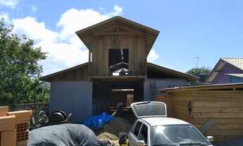 Imagem: Casa e Terreno com casas em construção