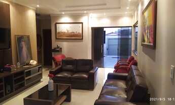 Imagem: Casa próximo a Basílica em Trindade