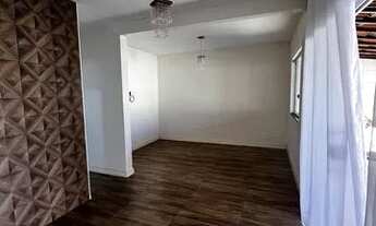 Imagem 2: Casa com quintal e área de churrasqueira