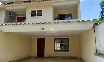 Imagem 2: Casa com 3 dormitórios, sendo 1 suíte, no bairro Cavalhada