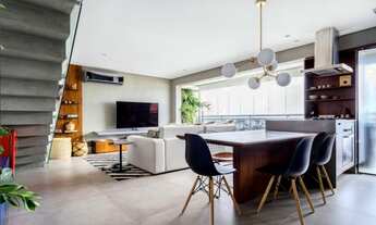 Imagem 2: Espetacular Duplex 2 suítes, 100m2, mobiliado, ar cond., 2 varandas envidraçadas, 2 vagas