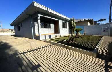 Imagem 2: Casa para venda possui 100 metros quadrados com 3 quartos em Pinheirinho - Curitiba - PR