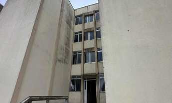 Imagem 3: Apto 2 dormitórios, 1 bwc com box, sala, todo em piso, cozinha e área de serviço conjugada