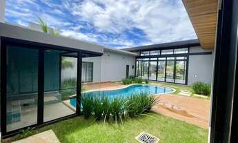 Imagem 5: Oportunidade Casa Luxuosa no Portal do Sol Green com Quadra de Beach Tênis