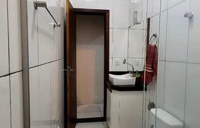 Imagem 16: Casa usada com 2 quartos no Bairro Carmelo. Garagem coberta e armários