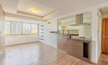 Imagem 2: Apartamento com 70m² de área privativa, semimobiliado, de 2 dormitórios, suíte, 2 vagas