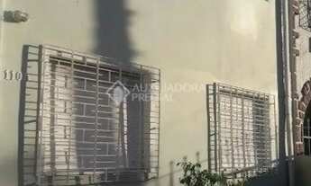 Imagem 2: Casa para fins residencial ou comercial, com 3 amplos quartos no Bairro Menino Deus