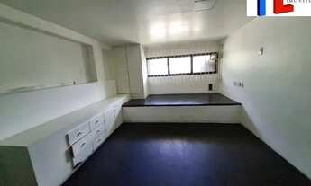 Imagem 4: VENDO Sala 32m² Rio Vermelho - Sala com banheiro privativo, armários planejados e mezanino