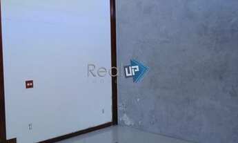 Imagem 5: Elegante casa com piscina no condomínio Floresta