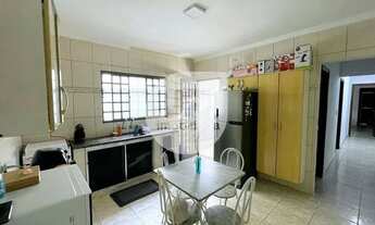 Imagem 5: Casa com 02 Quartos e suíte à venda, são 125m ² de terreno, sendo 106 m² de construção por