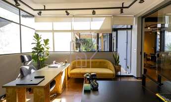 Imagem 4: Casa Comercial na Vila Madalena: Espaçosa e Versátil, com Estrutura Completa e Contrato de