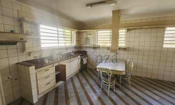 Imagem 5: Casa para aluguel e venda possui 234 metros quadrados com 5 quartos