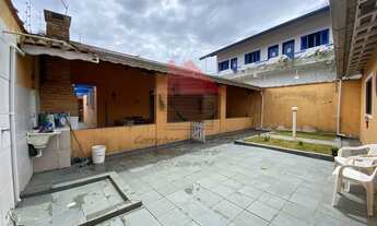 Imagem 2: Casa com 2 Dormitórios a 1.600 Metros da Praia