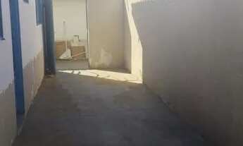 Imagem 3: BARRACÃO COM UM QUARTO SALA CONZINHA ÁREA DE SERVIÇO BANHEIRO E UMA GARAGEM PARA UM CARRO