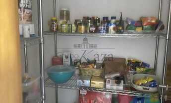 Imagem 6: Casa de condomínio sobrado para venda possui 250 metros quadrados com 4 quartos