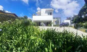 Imagem 2: Casa com Arquitetura Moderna toda Envidraçada em local alto com linda vista!