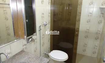 Imagem 4: Casa residencial com 8 quartos sendo 1 suíte disponível para venda no bairro Martins em Ub