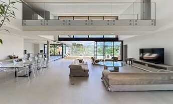 Imagem 3: CASA DE ALTISSIMO PADRÃO EM CONDOMÍNIO! POSSUI 4 SUÍTES E 4 VAGAS DE GARAGEM!