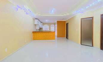 Imagem 2: Casa com 3 Quartos, 1 Suíte, 3 Vagas de Garagem, Área de Serviço e Casa aos Fundos à Venda