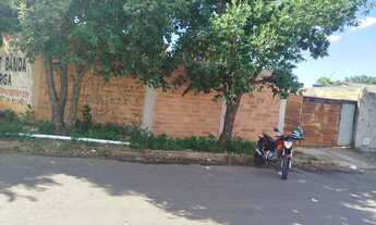 Imagem 2: Vendo lote com contrução antiga