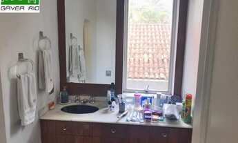 Imagem 2: Casa com construção sólida, ótima planta circular, pé direito alto, amplos aposentos