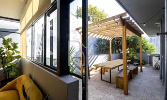 Imagem 6: Casa Comercial na Vila Madalena: Espaçosa e Versátil, com Estrutura Completa e Contrato de