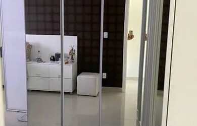 Imagem 2: Casa de condomínio para aluguel e venda possui 390 metros quadrados com 4 quartos