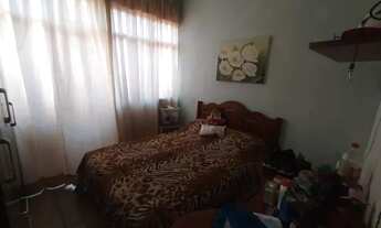 Imagem 6: Apartamento composto de sala e dois quartos com piso frio, banheiro social azul