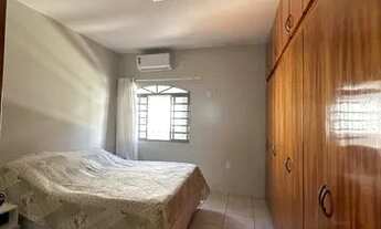 Imagem 2: Casa Térrea para venda com 4 quartos em Parque Anhanguera - Goiânia - GO