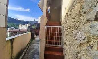 Imagem 2: Casa à venda com 2 andares, com 2 quartos varanda e terraço em rua bucólica de Laranjeiras