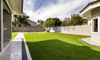 Imagem 3: Casa com ampla área externa em condomínio fechado