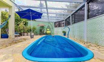 Imagem: EXCELENTE SOBRADO COM PISCINA, DE ESQUINA