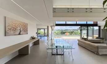 Imagem 2: CASA DE ALTISSIMO PADRÃO EM CONDOMÍNIO! POSSUI 4 SUÍTES E 4 VAGAS DE GARAGEM!