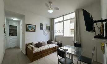 Imagem 3: Apartamento com varanda e vista mar a uma quadra da Praia das Pitangueiras, Guaruja