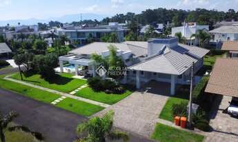 Imagem: Casa térrea mobiliada com 4 suítes e 2