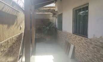 Imagem 4: Casa Ampla de Dois Pavimentos com Varanda e Terraço - Localização Privilegiada!