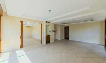 Imagem 3: Apartamento semimobiliado com 197 m² privativos, 3 dormitórios (sendo 1 suíte) e 2 vagas