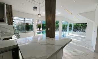 Imagem 3: Sobrado para aluguel tem 400 metros quadrados com 5 quartos. Venha conhecer!