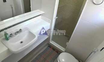 Imagem 7: Lindo apartamento com vista lateral para o mar em COPACABANA!