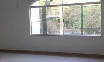 Imagem 3: Sobrado para aluguel possui 200 metros quadrados com 4 quartos