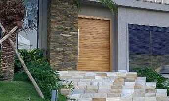 Imagem 1: Casa em condomínio fechado, para venda!! Possui 438 metros quadrados, com 4 suítes!!!